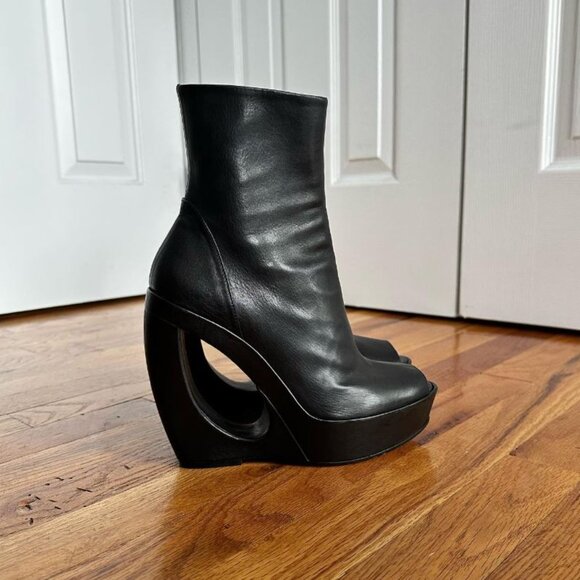 Gothy McGothinson! I ❣ well-made black clothing. - Picture 5 of 15